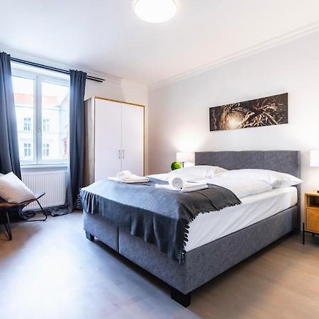 Experience Central Vienna From A Stylish And Modern Apartment Esterno foto