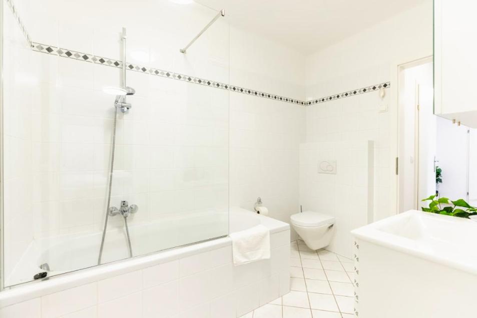 Experience Central Vienna From A Stylish And Modern Apartment Esterno foto